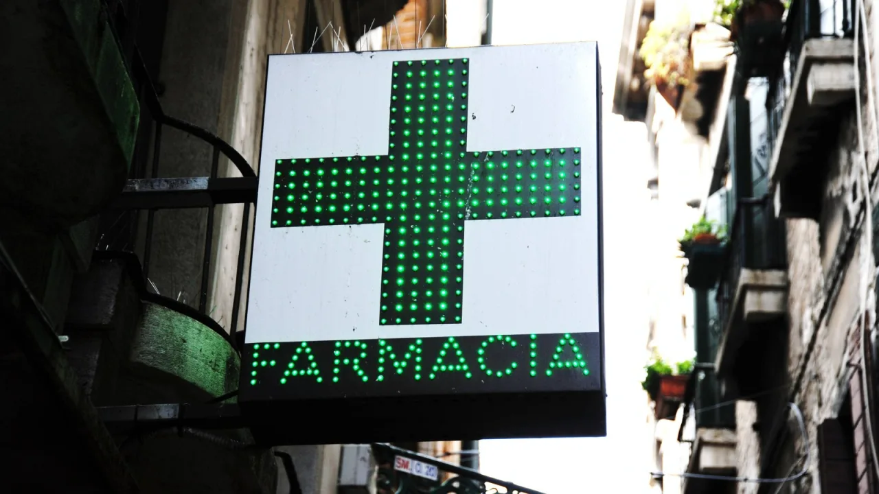 Muchas mujeres recorren varias farmacias buscando su tratamiento hormonal.