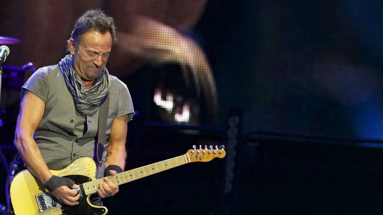 Springsteen sobre el escenario: todo empezó con Elvis.