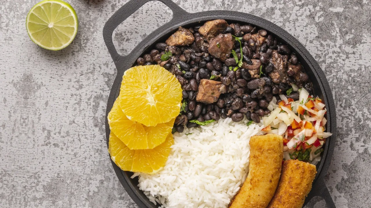 Arroz y frijoles: lo que de verdad se come a diario en la isla.