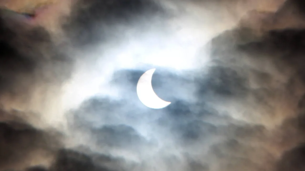 Seis minutos de noche en pleno agosto.