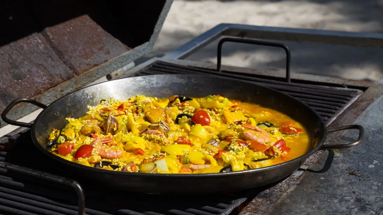 La paella se hace con arroz «valenciano»; el paquete no decía de dónde venía.