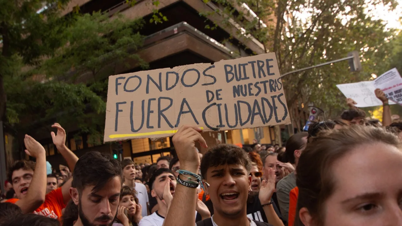 «Fondos buitre fuera de nuestras ciudades», en una protesta por la vivienda.