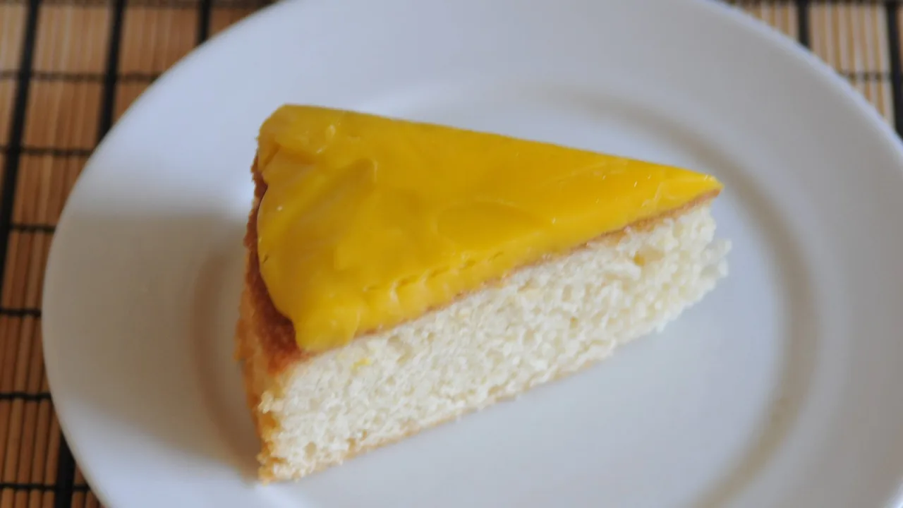 Un bol, unas varillas y un limón: no hace falta más maquinaria.