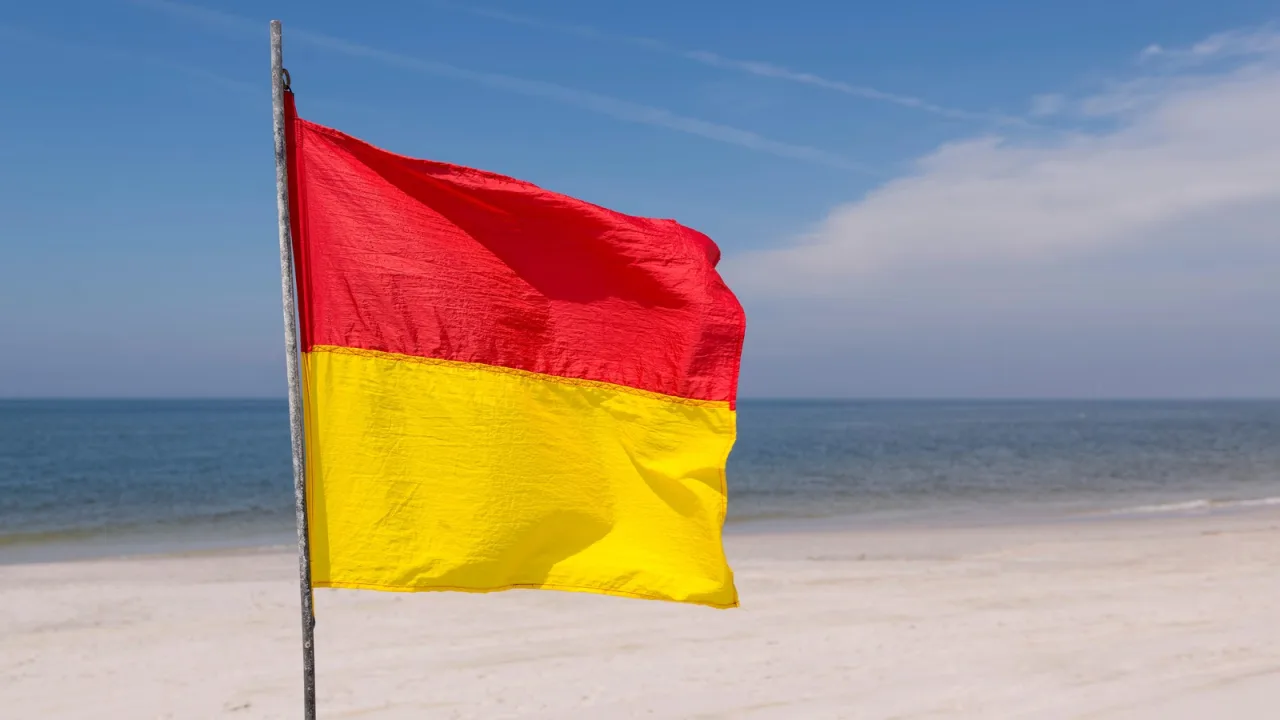 El código ColorADD añade un símbolo a cada color de bandera.