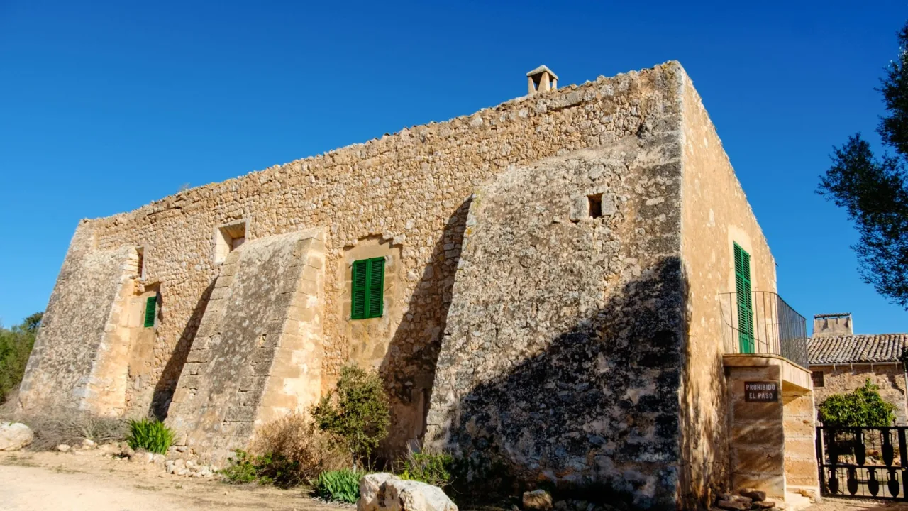 Diecisiete habitaciones en lo que fue un convento del siglo XVI.