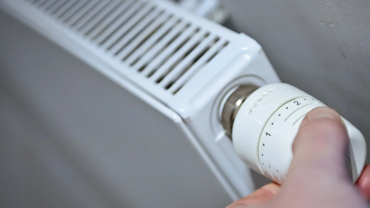 Antes de subir el termostato, conviene revisar por dónde se escapa el calor.