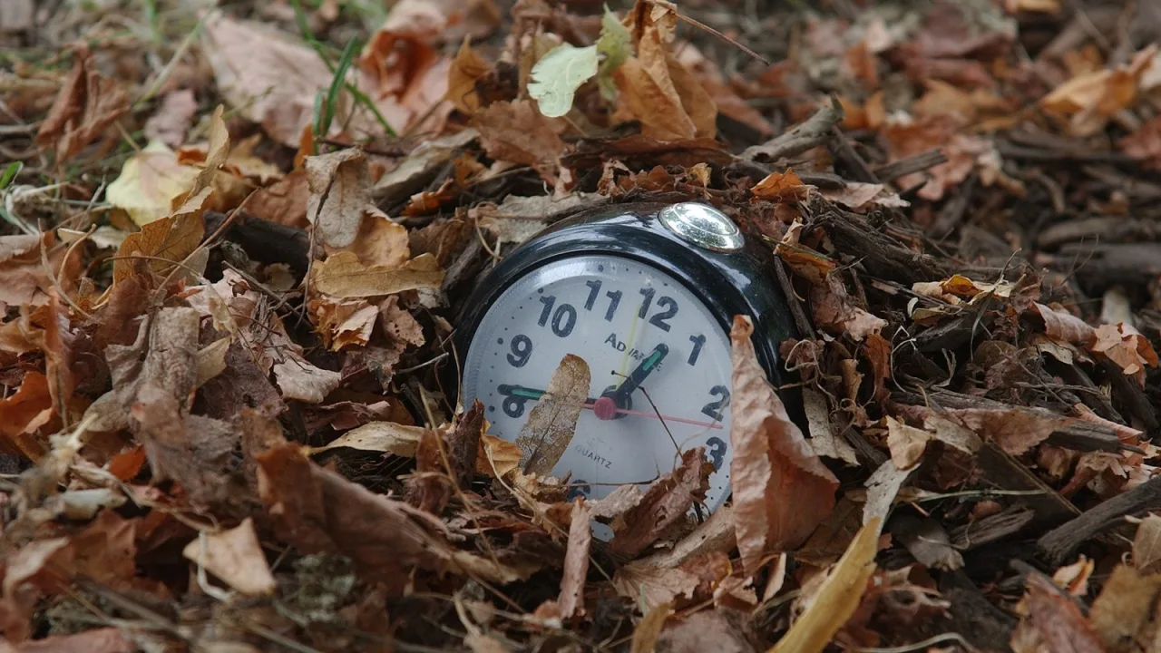 El último domingo de octubre, el reloj se atrasa una hora.
