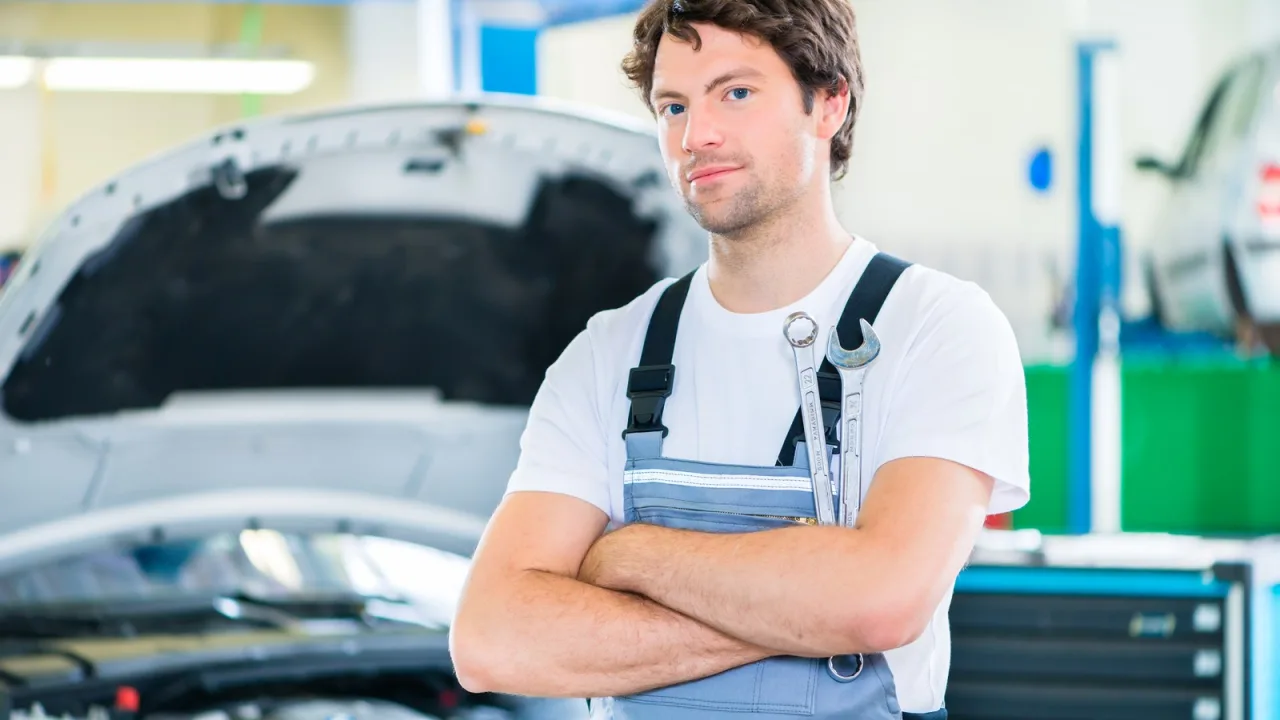 El taller es el sitio donde se aprende qué coches vuelven y cuáles no.