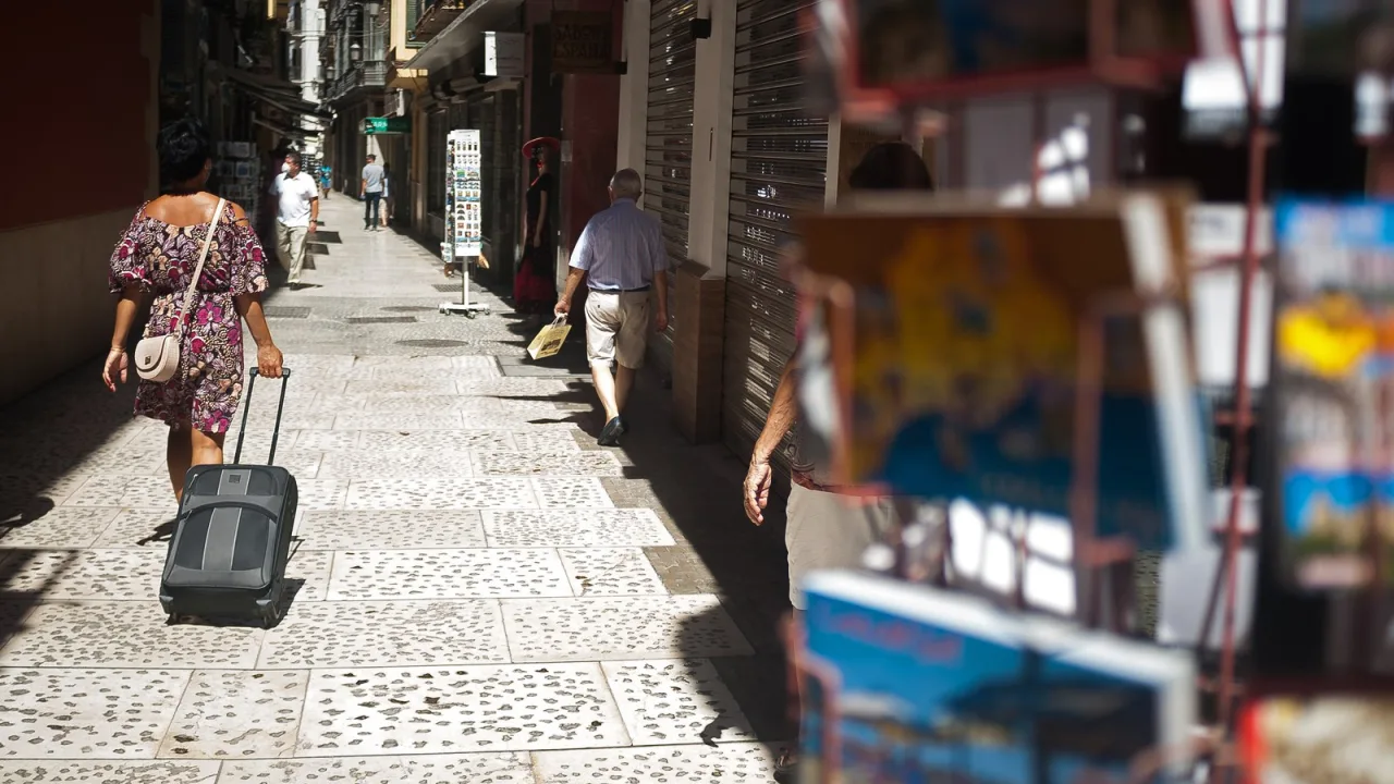 Tu barrio, por fin antes que las maletas con ruedines.
