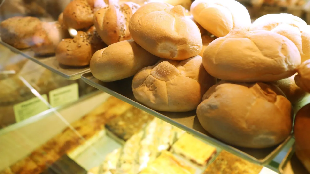 El pan de barrio desaparece y rara vez vuelve.