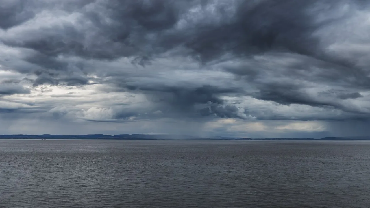 El Mediterráneo, todavía templado, es el combustible de las lluvias de levante.