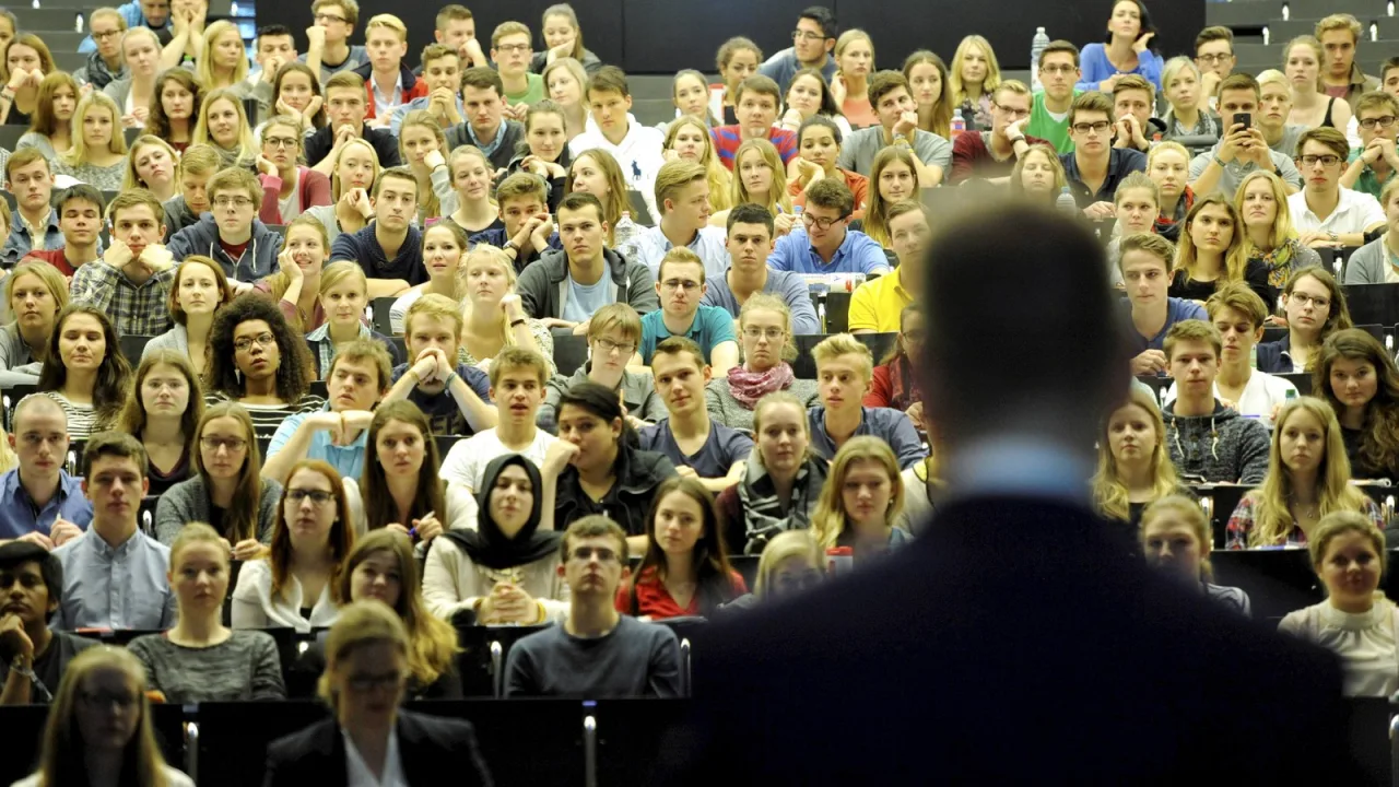 Trabajos impecables, cabezas vacías: el nuevo dilema de las aulas.