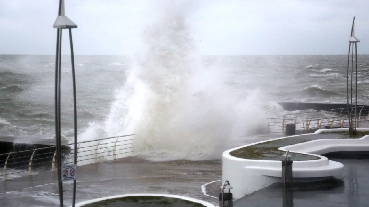 Temporal en el paseo marítimo: el mar ya venía revuelto de las borrascas anteriores.