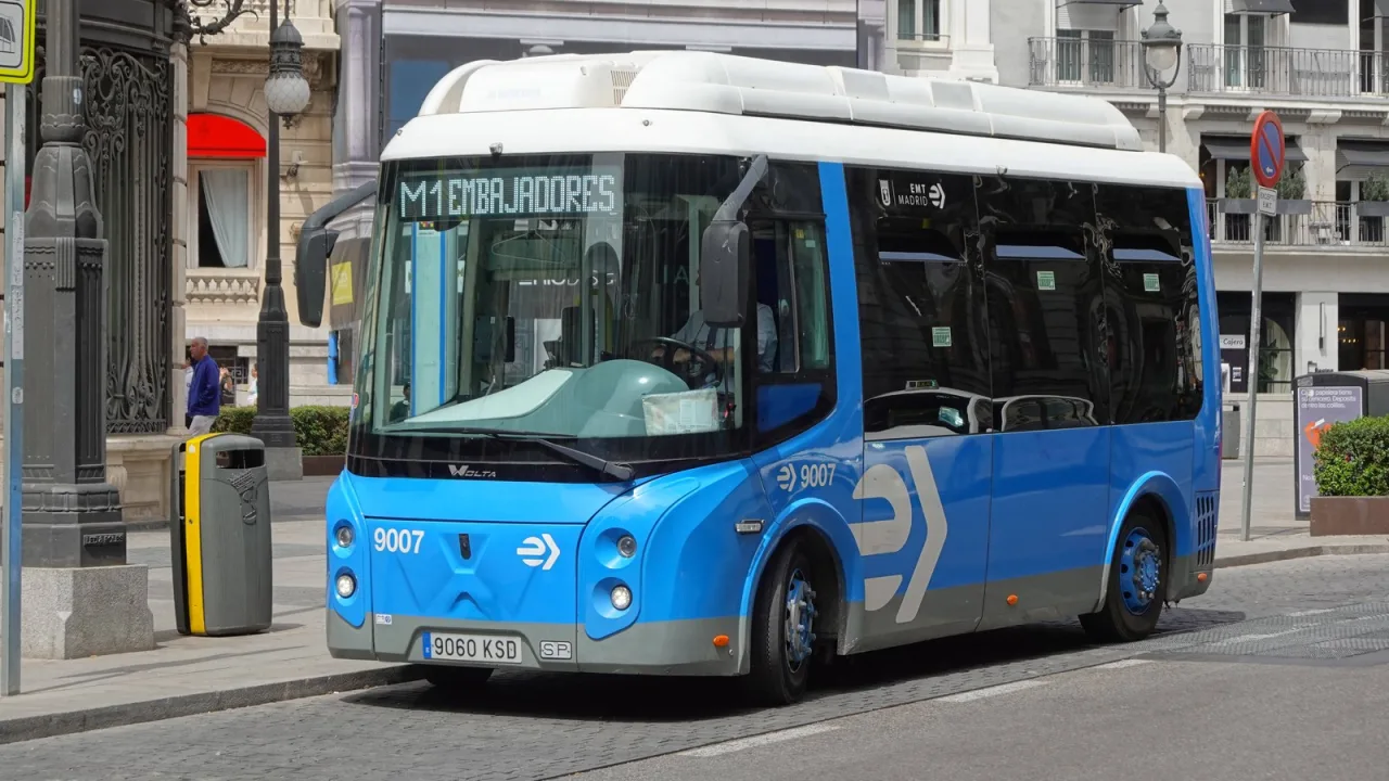 Autobuses gratuitos cubren en superficie el tramo cortado.