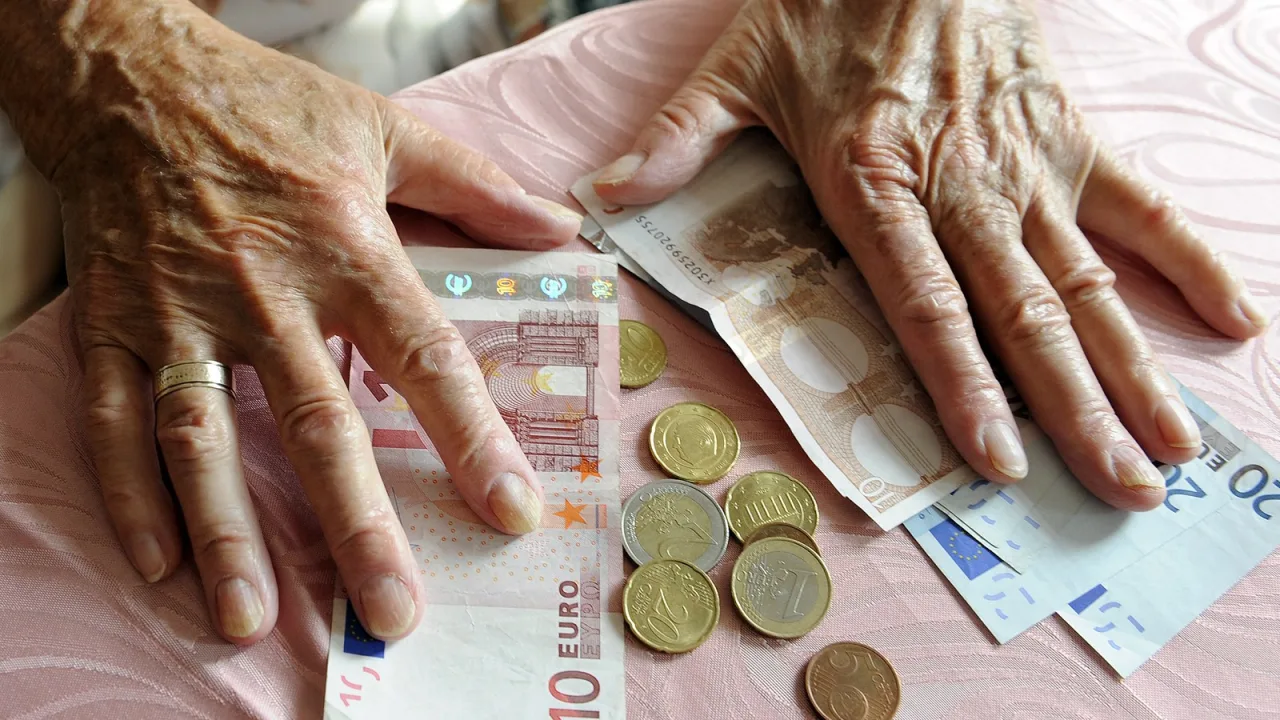 La pensión media de viudedad ronda los 976 euros al mes, en 14 pagas.