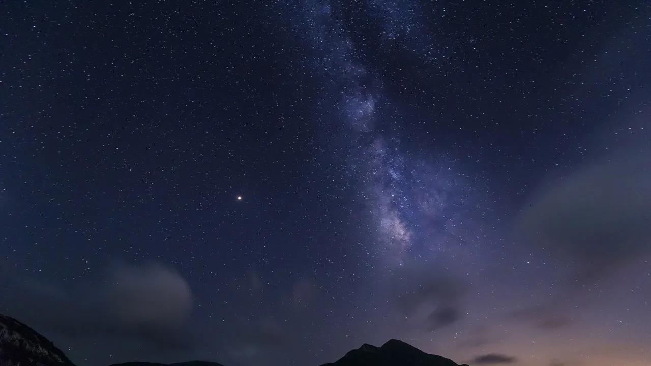 Magnitud 11: madrugón y telescopio obligatorios para pillar al cometa.