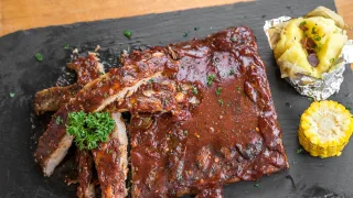 Costillas glaseadas al horno: la costra pegajosa sale en la segunda fase.