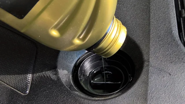 El color del aceite usado asusta más de lo que informa.